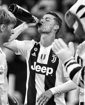 Does Cristiano Ronaldo Drink Or Smoke? photo 4