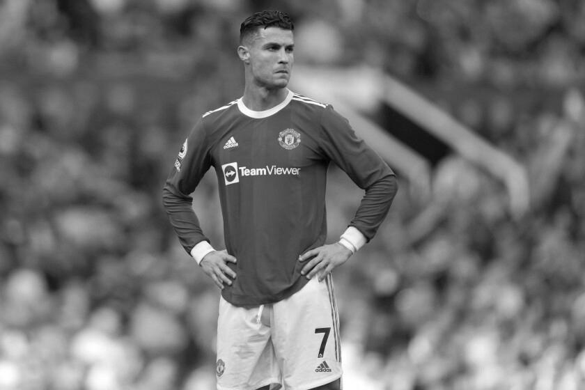 Bruno Fernandes Uncertain If Cristiano Ronaldo Will Stay at Manchester United image 5