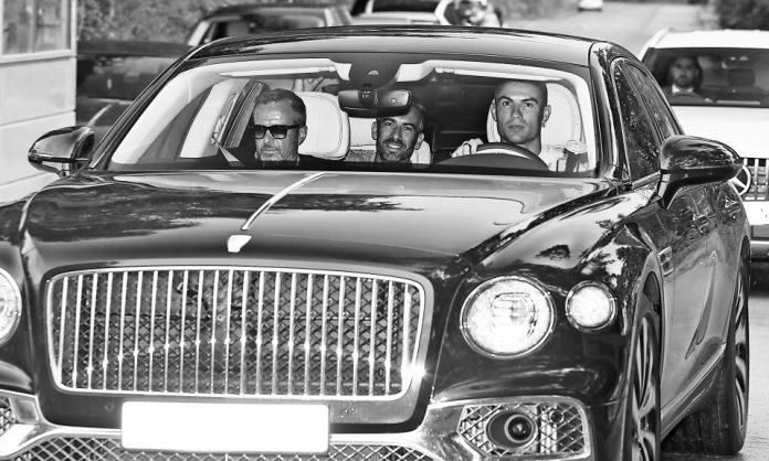 Cristiano Ronaldo Back at Carrington With Agent and Fergie For Talks image 4